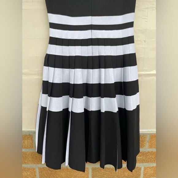CAROLINA HERRERA Striped Cap-sleeve Pleated Dress size large - Picture 13 of 16